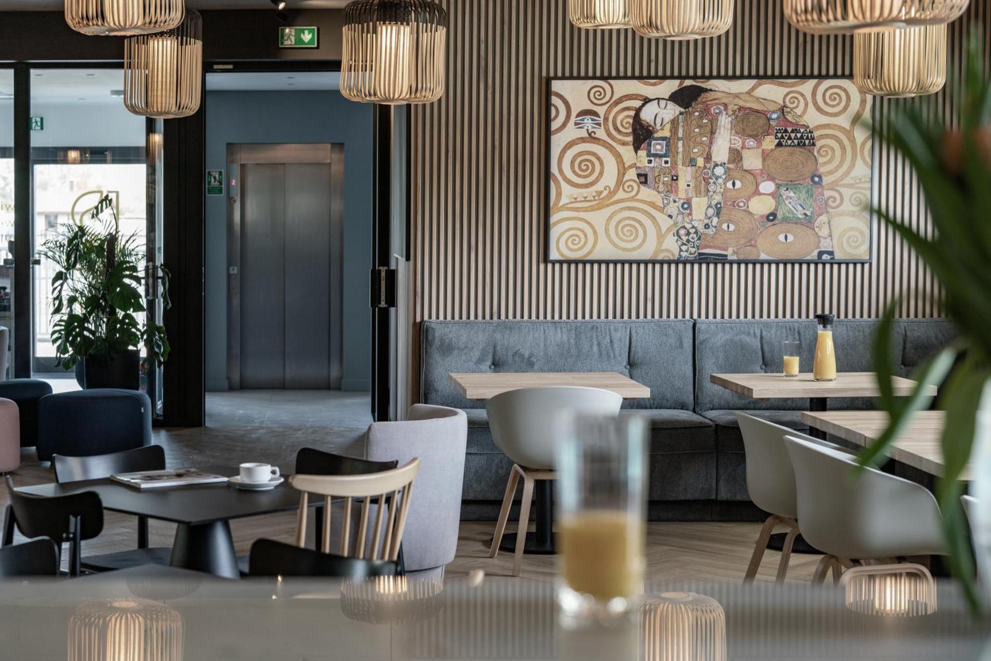 Rosa Style Aparthotel Рови Екстериор снимка